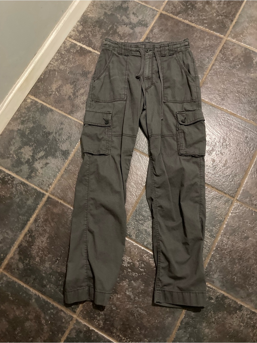 Hollister Ultra High-Rise Cargo Dad
Pants Olive Green Women’s Size 6R w28R